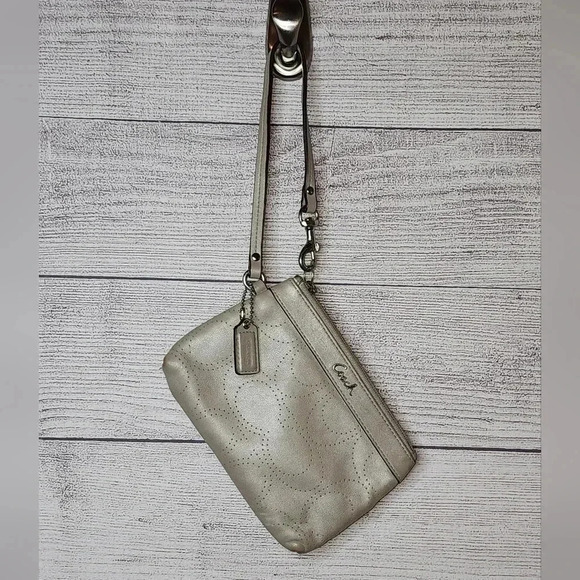 Coach Handbags - Coach wristlet